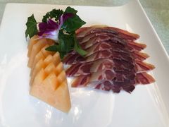宣威金线火腿配哈密瓜-云腾食府·云南菜