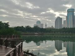 -万绿园
