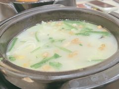 -花馬肆.云南过桥米线(汉神购物广场现场熬汤店)