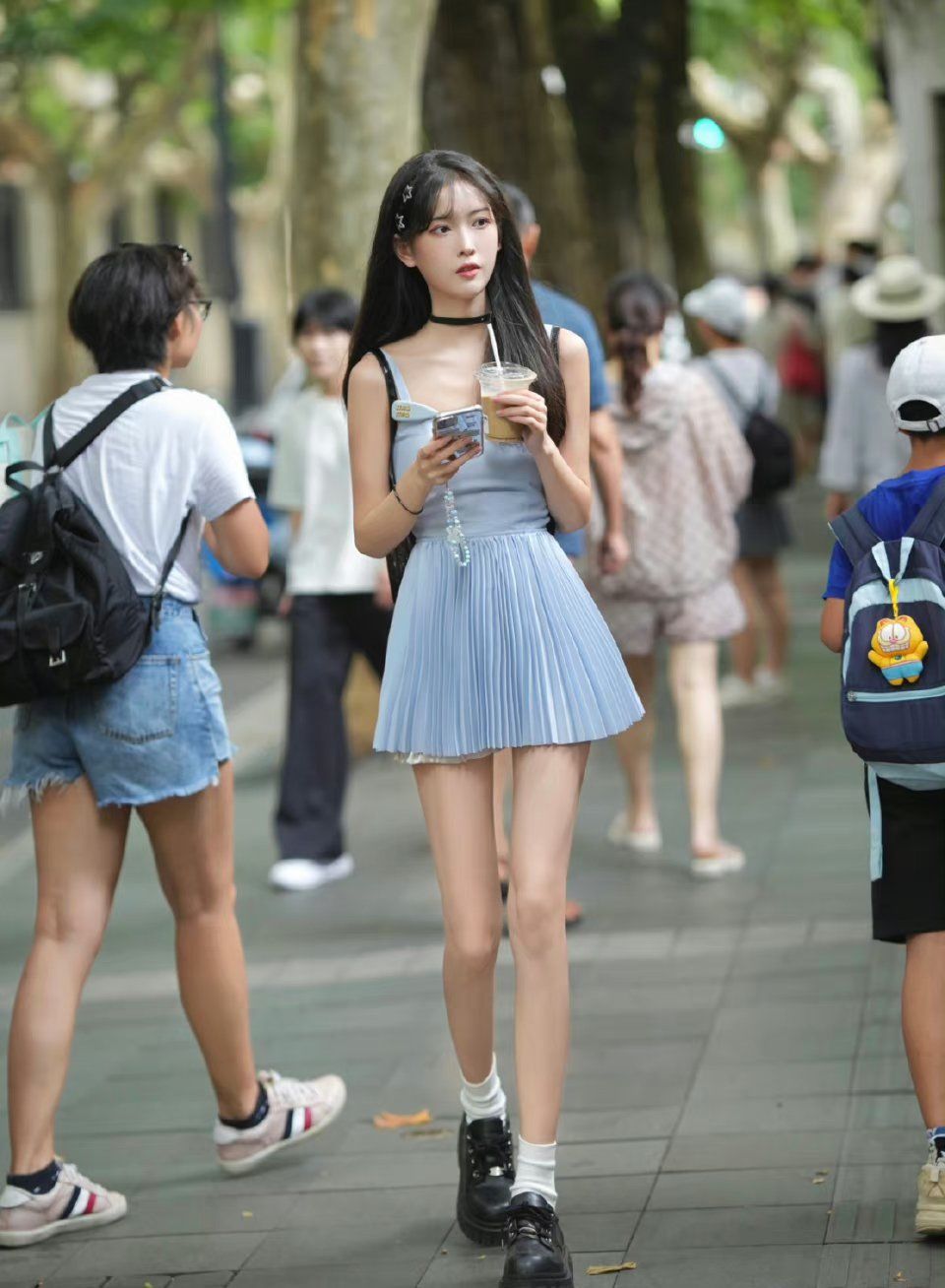 在上海逛街被街拍了 气质满满