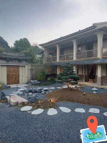 环境干净整洁,周末可以带上朋友伴侣去喝喝咖啡