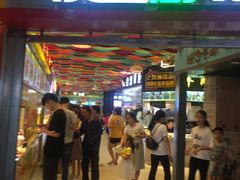 等位区-澳门街美食城(世界城光谷步行街店)