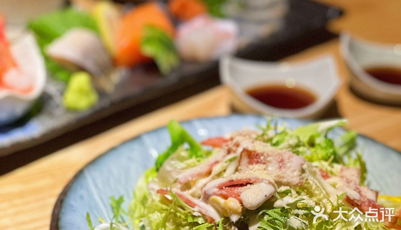闹市中的静区日料店，上下两层打造专属用餐空间‼️