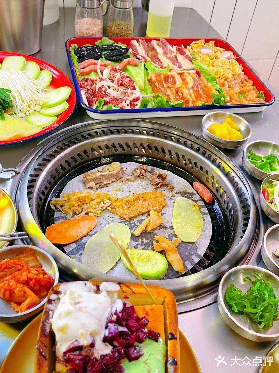 超好吃的果木碳火烤肉🥩，里头坐