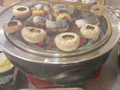 -围炉肉舍•炭烤活鳗•丹东海鲜烤肉(步行街店)