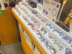 -优医视平价眼镜蔡司依视路折扣工厂店(十里堡店)