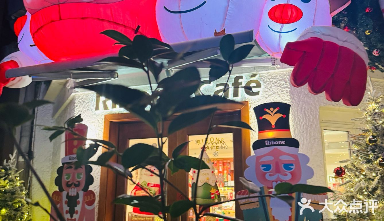 愚园路简直就是上海圣诞天花板