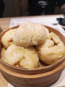 翠满珑破酥包胡辣汤(人民中路店)-"[薄荷]环境:地方很小～11点才营业