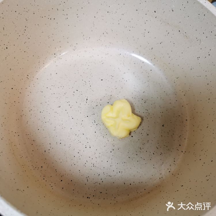 烤箱上下200度烤15分钟，出炉～吃了一块超级好吃