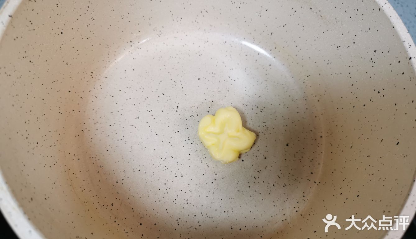 烤箱上下200度烤15分钟，出炉～吃了一块超级好吃