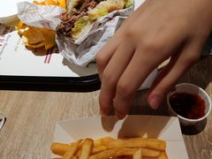 -The Habit Burger Grill 哈比特汉堡(复兴soho店)