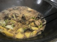 -粘豆包柴火铁锅炖