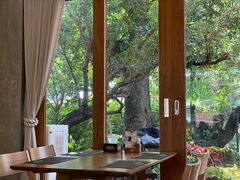 -Chom Cafe and Restaurant