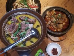 -帅巴人舅母子腊蹄民俗村