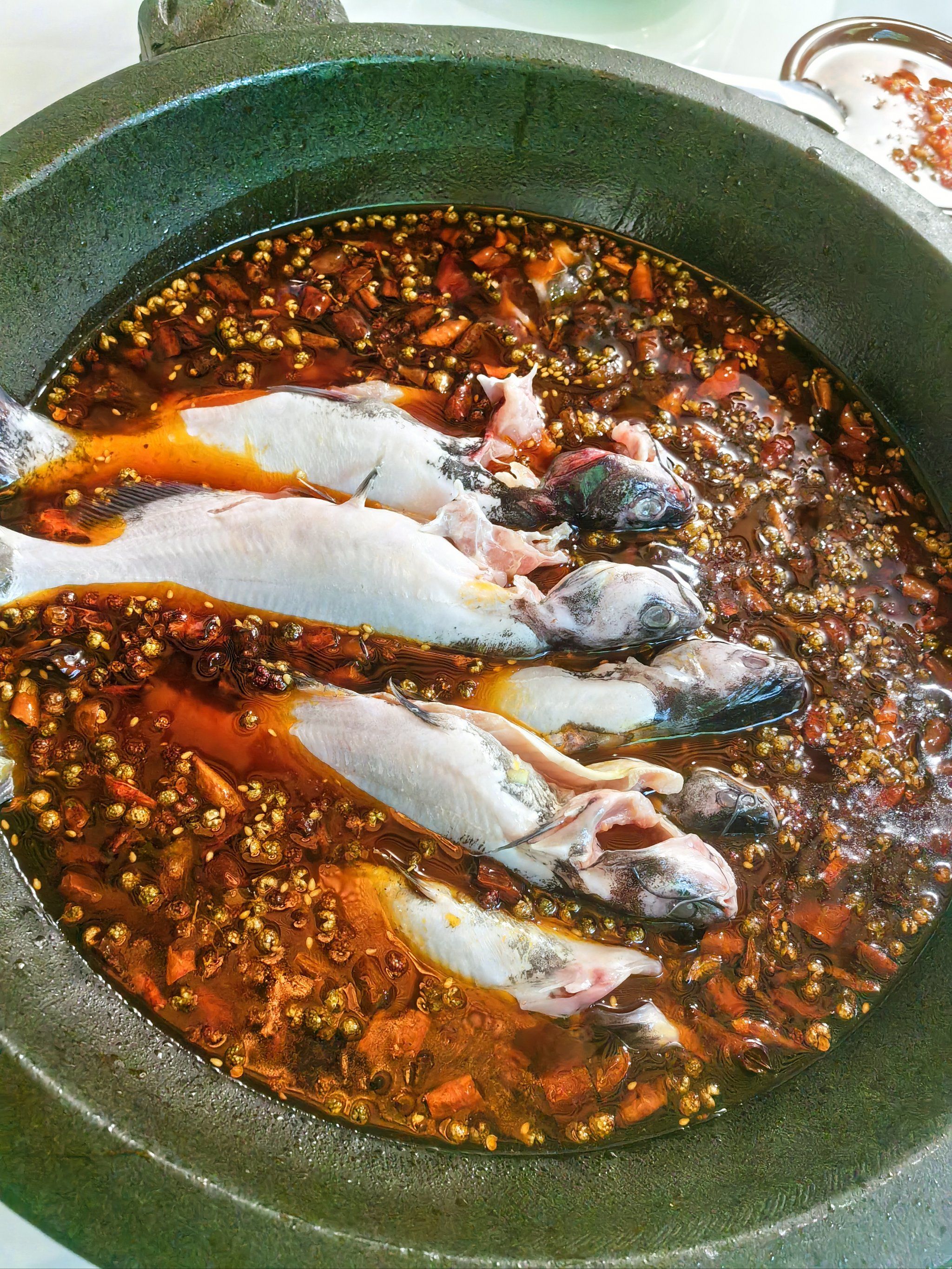 鲜香滑嫩特好吃的石锅鱼