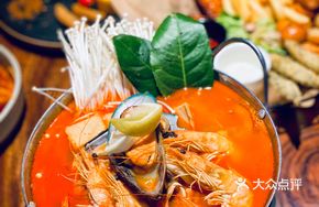 Tom Yum Seafood Delight