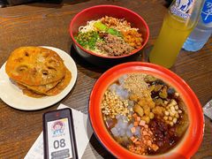 -爆炸头阿姨小四川正宗川味小吃(无任何分店)