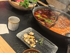 -鹿鸣山草本茶香火锅(园西路店)