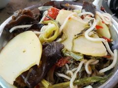 -黄利砖万峰林布依特色酸笋牛肉馆