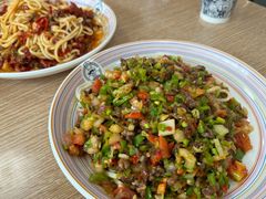 -歹歹的加个面过油肉拌面