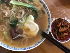 -邱芳粉店(迎宾大道旗舰店)