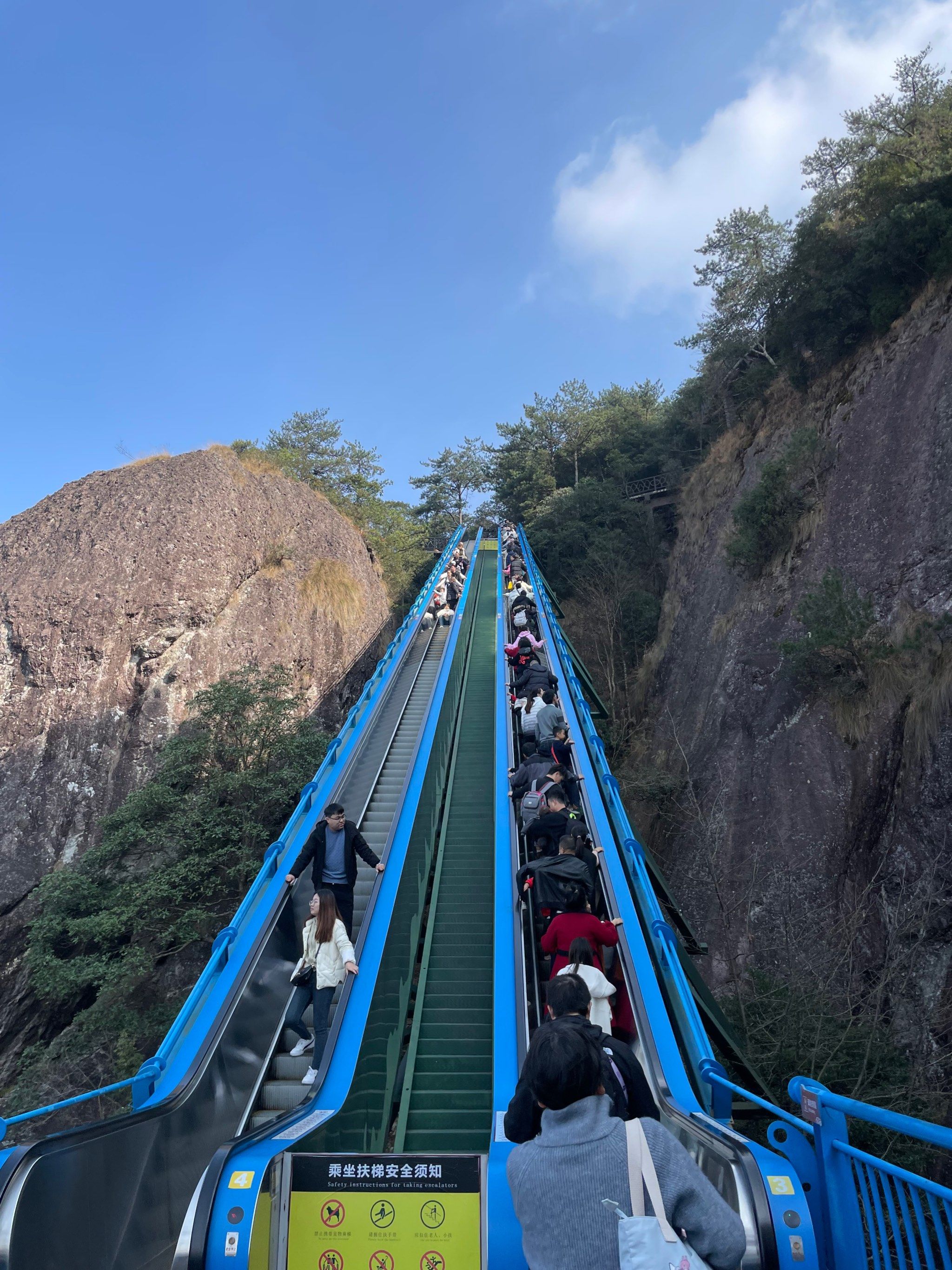 神仙居体验独特的电梯爬山,ps确实胆小不敢走玻璃栈道