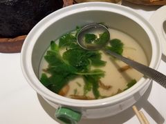 鸡汤时蔬-桂满陇·手作小笼包&江南叫花鸡(中山公园店)