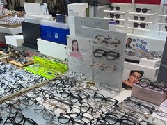 -美式眼镜·授权蔡司.依视路.尼康.豪雅.明月(人民广场店)