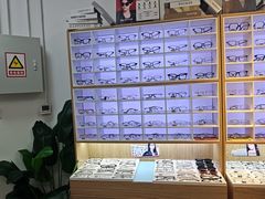 -天空之镜眼镜店蔡司依视路配镜授权零售店(望京颐堤港店)