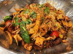 -愉肴麻辣香锅(中山路店)