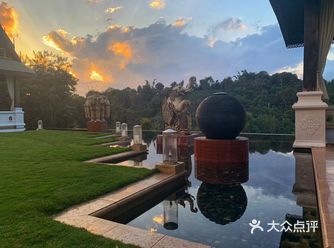 悦榕庄一如既往的风格从清晨的阳光开始，这是一家位于勐