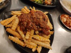 辣肉酱薯条-MI WU FACTORY米屋美食工厂餐厅(绿地店)