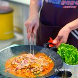 满满一大锅两个女孩子都吃不完😋😋