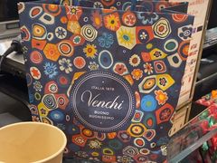 -VENCHI 闻绮(上海佛罗伦萨小镇店)