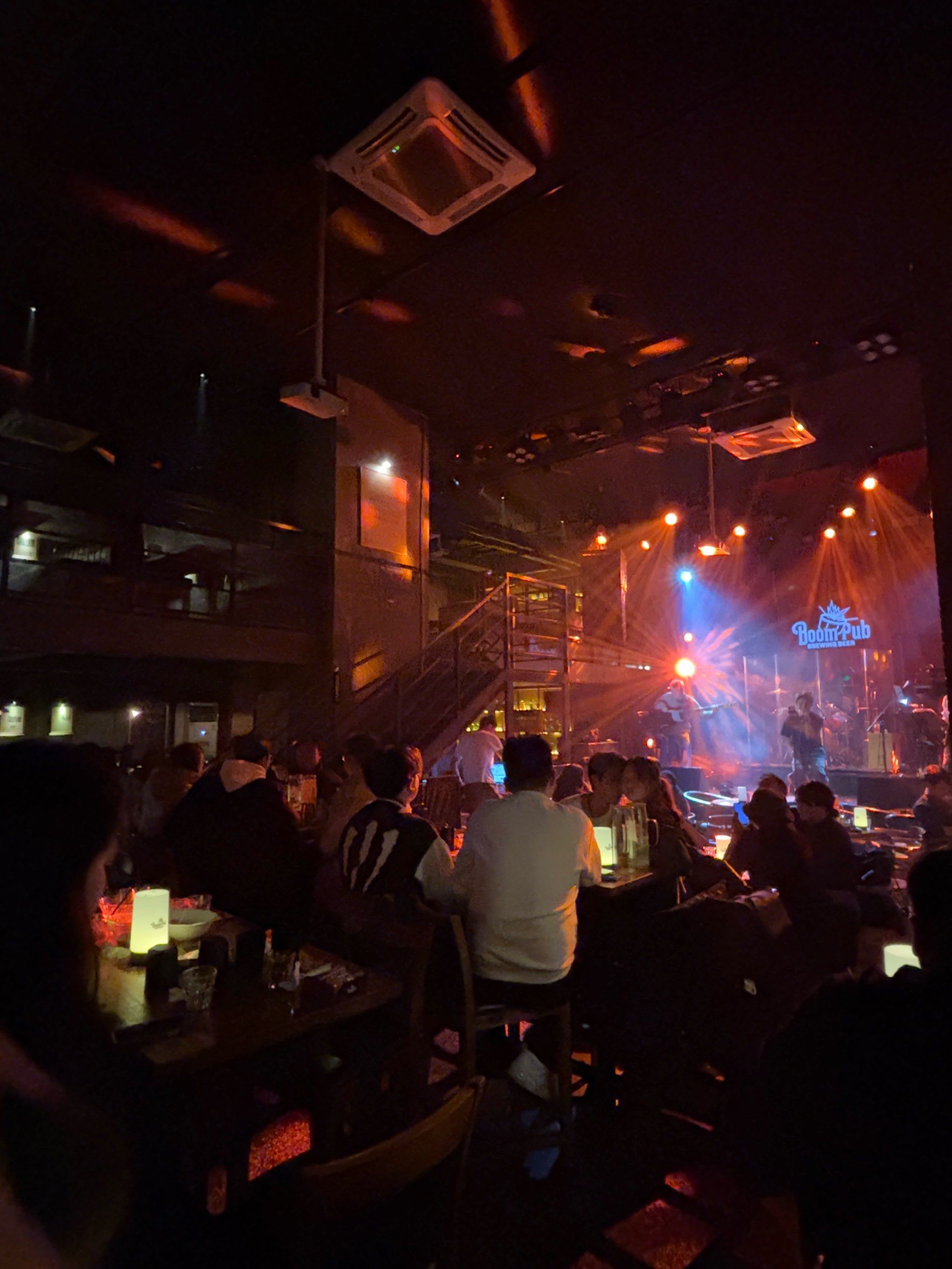 酒吧里超级好吃的那种
每样都好吃不是预制方便食品
现点现做
