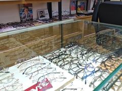-三叶眼镜城批发市场(上海火车站店)