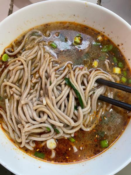 熊三荞面饸饹-"上班的时候刷到附近有家饸饹店,心心念念地.