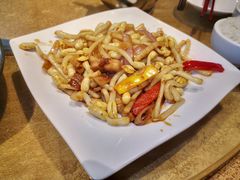 花生芽炒烧肉-五邑人家(江门店)