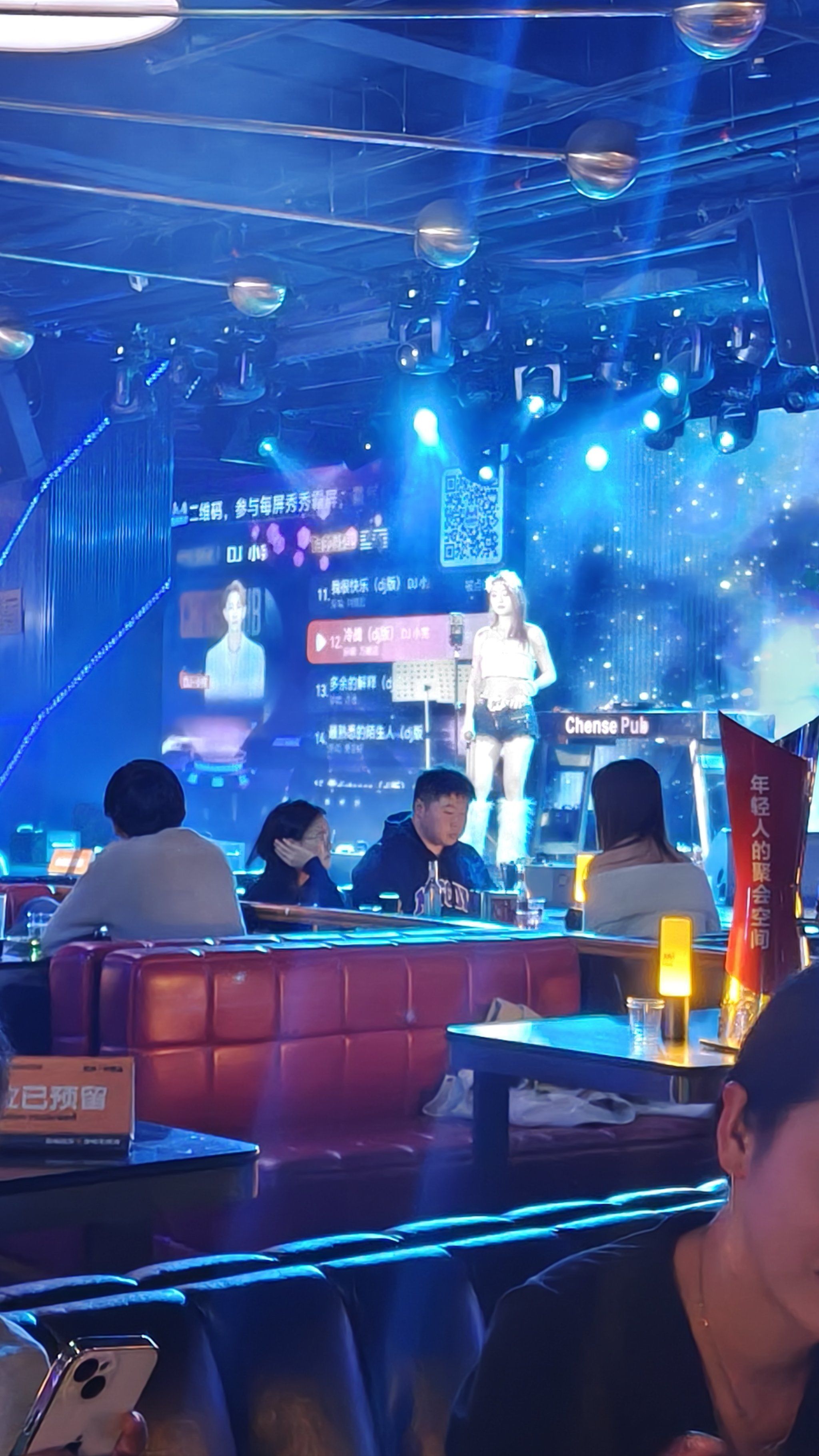 开元旁边的辰色酒馆,驻唱棒棒哒,可乐桶团