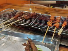 -哈尔滨小酒馆·鲜肉现穿自助烧烤(康新花园店)