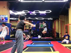 -爱蹦iBOON蹦床运动馆(江汉店)