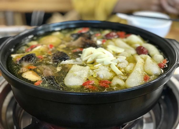 推荐:野生菌炖土鸡摩梭粑粑牛肝菌野生竹荪