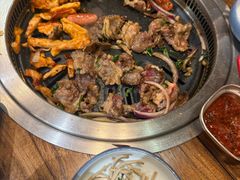 -明洞阿姨·韩式酱蟹烤肉·创意料理(三元桥店)