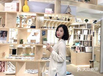 广州探店高空写字楼里的平价眼镜店
