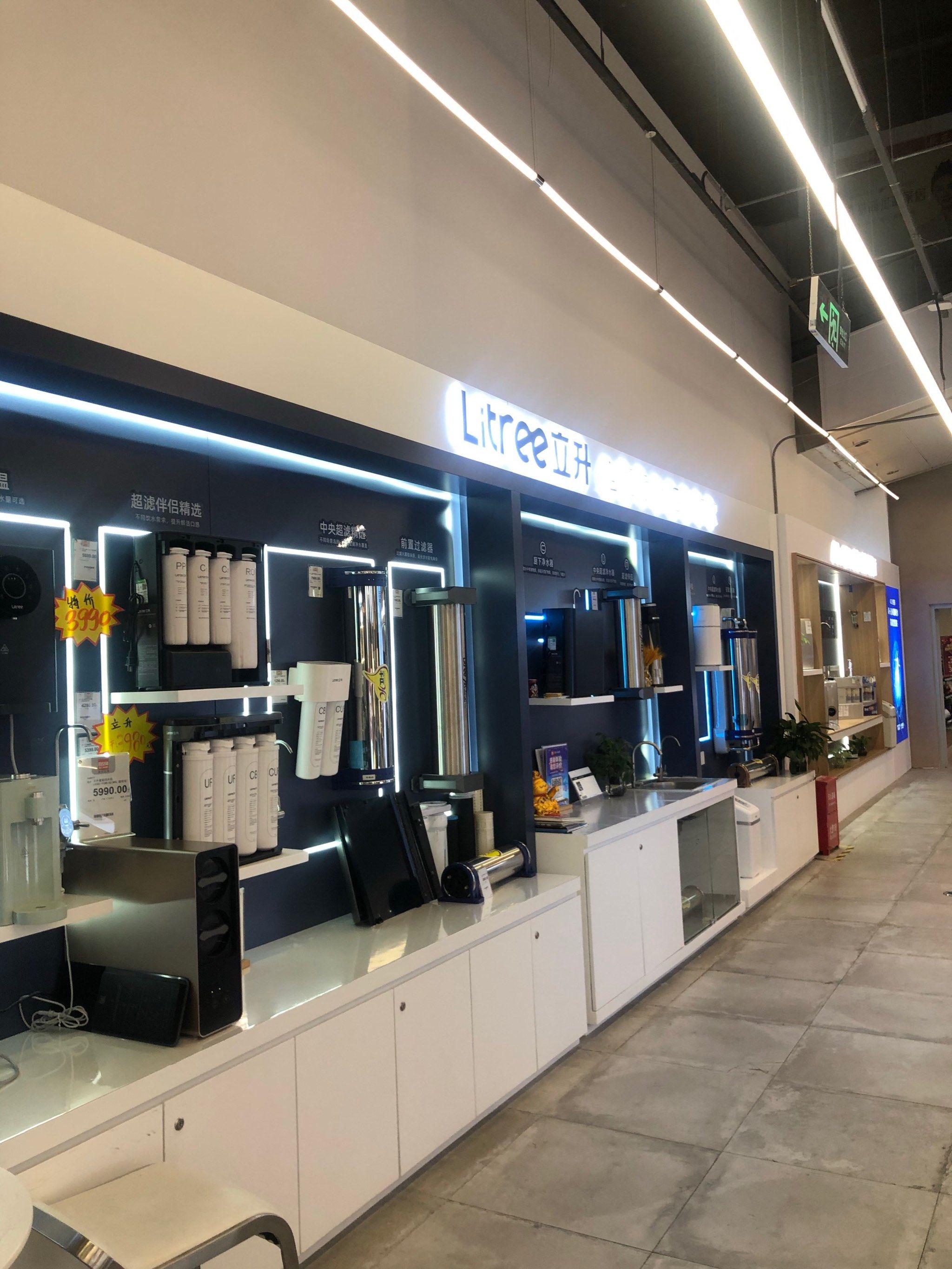 家里准备装修,来杨浦百安居看材料,看了很多材料都很满意,每个品牌