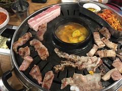 -江南猪肉商会无限续吃(弘大店)