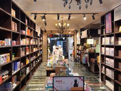 -钟书阁(松江泰晤士小镇店)