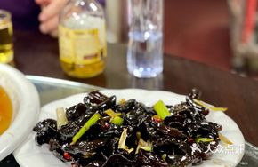 Golden Onion Stir-fried Black Fungus