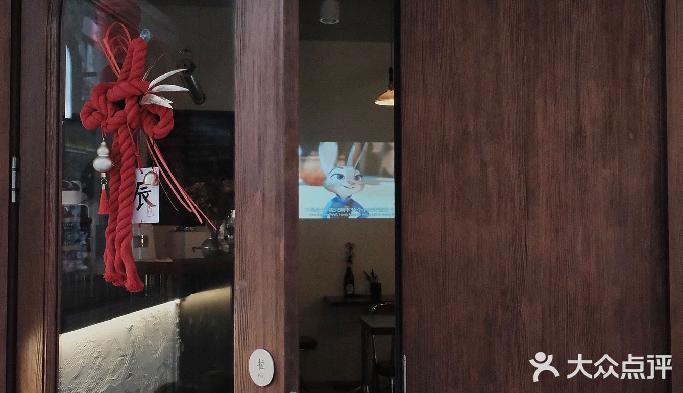 谁懂😅在小而美的bistro看了一晚上繁花