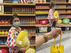 -m豆巧克力世界(上海世茂广场店)